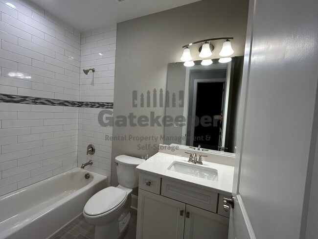 Building Photo - 411 Silverbell Ct