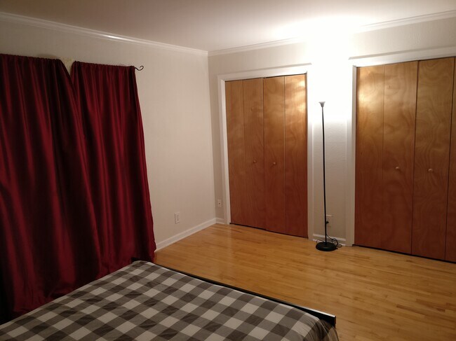 Building Photo - 6501 E Hill Dr