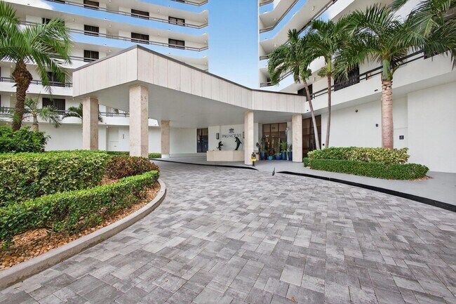 Building Photo - 9650 S Ocean Dr