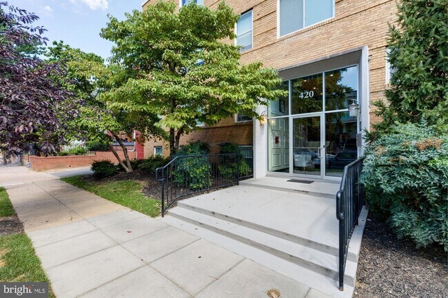 Building Photo - 420 16th St SE