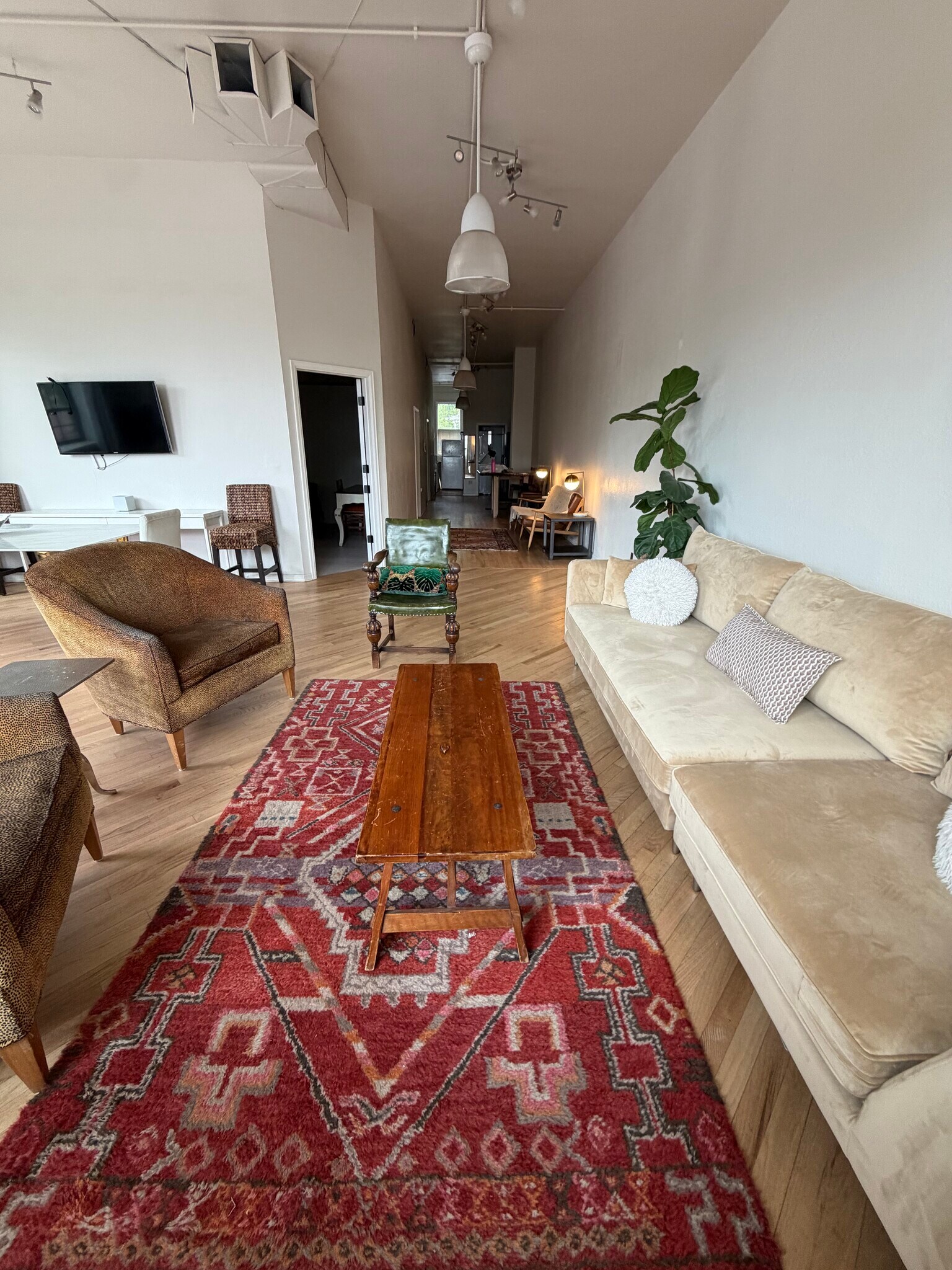 Main area - 302 E Uintah St
