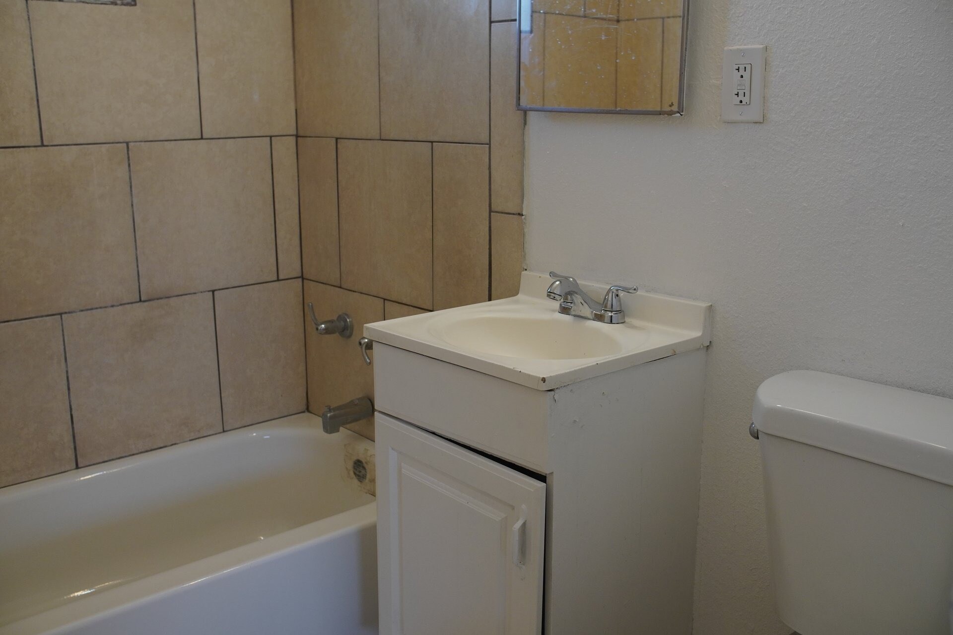 Building Photo - 2816 Marlin Ave