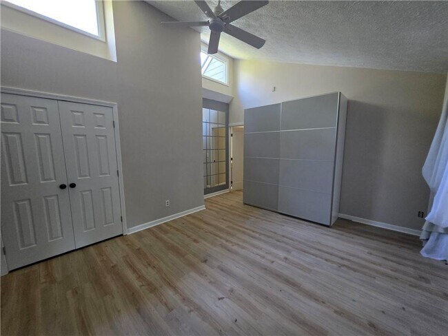 Building Photo - 4694 Shallowford Rd