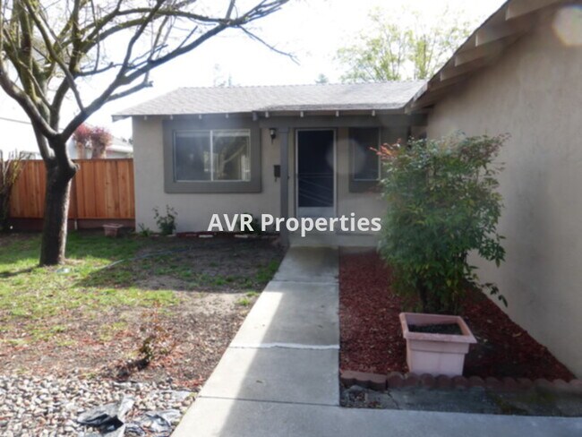 Building Photo - 1589 Heather Ln