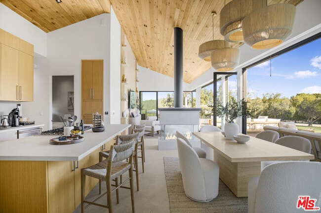 Building Photo - 1754 Lechusa Rd