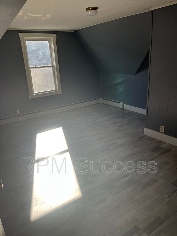 Building Photo - 111 Hillman St