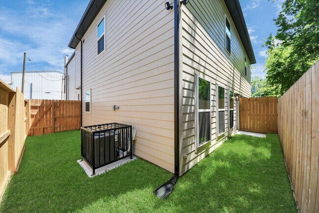 Building Photo - 3620 Du Bois St