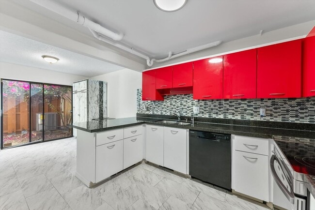 Building Photo - 5371 Stonybrook Dr
