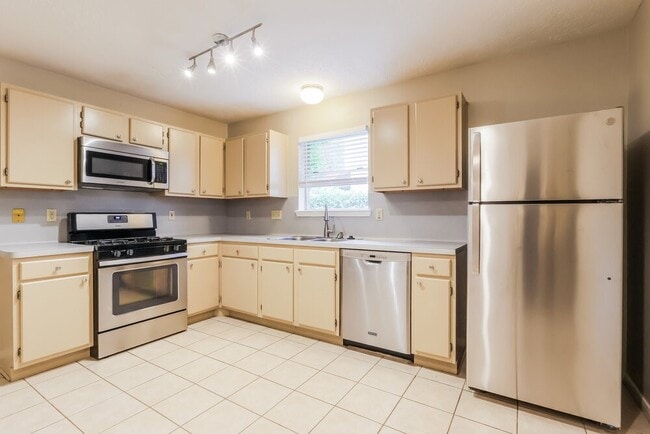 Building Photo - 28807 Binefield St