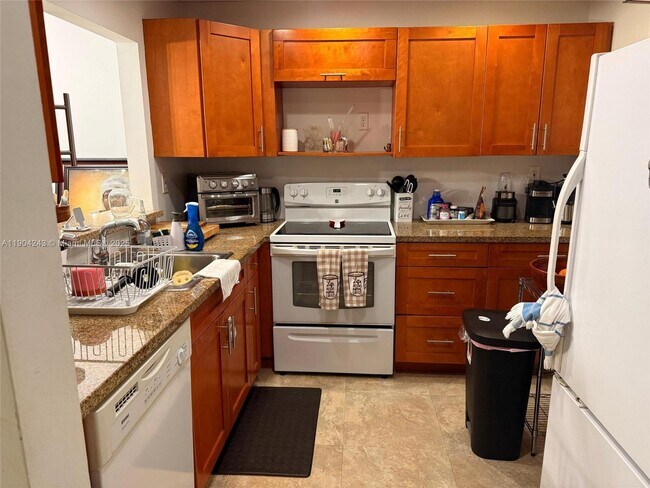 Building Photo - 12035 NE 2nd Ave