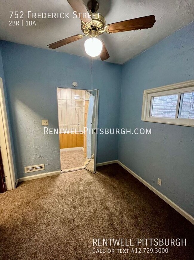 Building Photo - 2 Bedroom Home in McKees Rocks