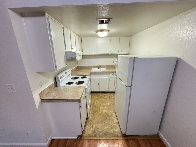 Building Photo - 4765 Thunderbolt Ave
