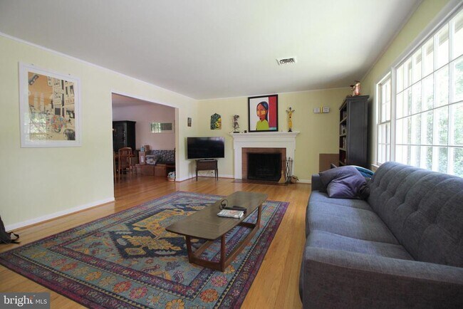 Building Photo - 304 Timber Ln