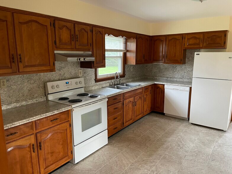 Building Photo - 60 Bloomingrove Dr