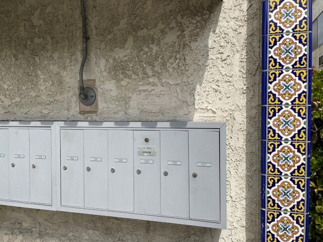 Mailboxes - 11025 Kittridge St