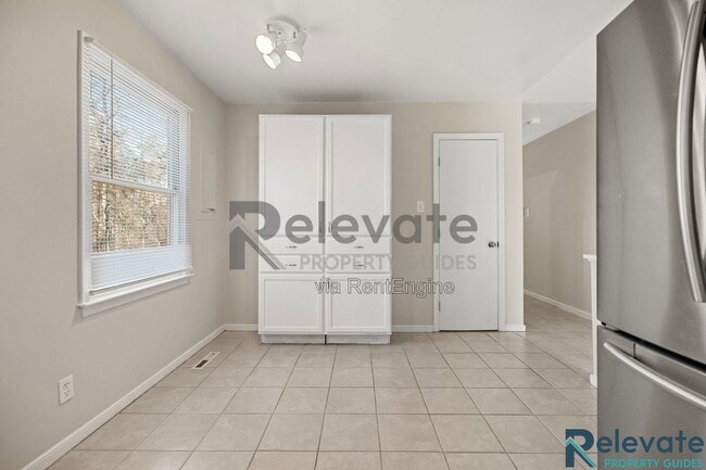 Building Photo - 2630 Beaver Falls Rd