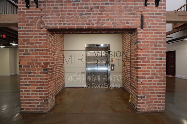 Building Photo - 815 Porter St