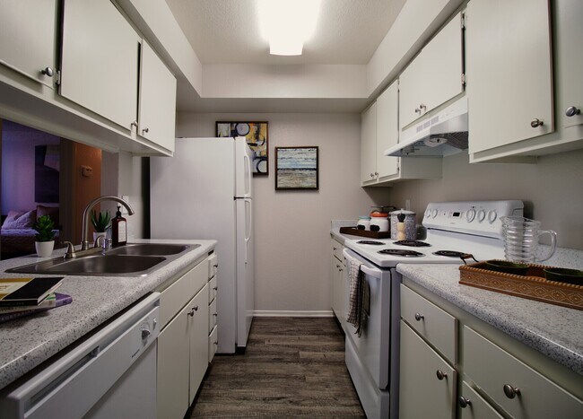 Building Photo - 200 S Linden Ave