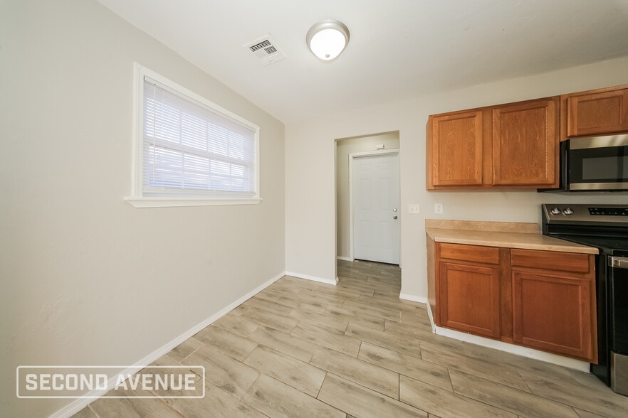 Building Photo - 3400 Overland Dr