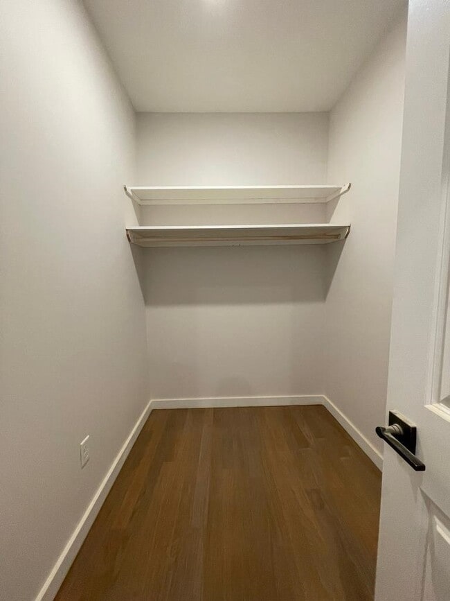 Building Photo - 107 Magazine St