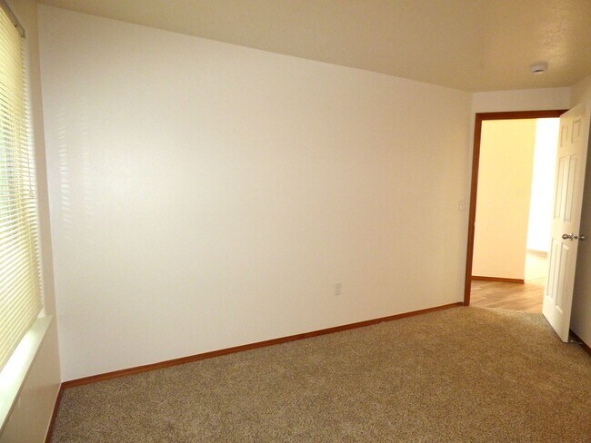 Building Photo - Rent Special: 1/2 Off August's Rent!! 3 bed 2 bath House in South Salem!