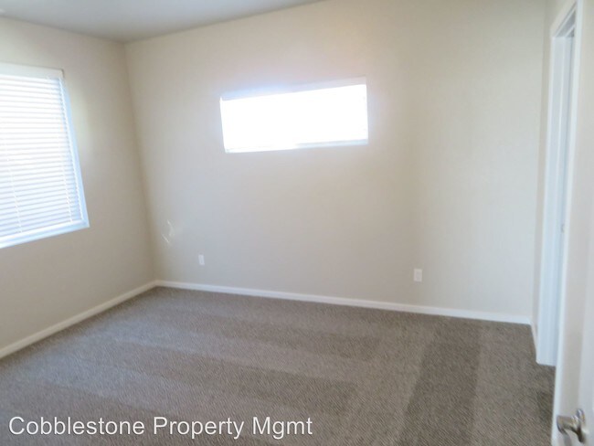 Building Photo - 1852 N Madderlake Ave