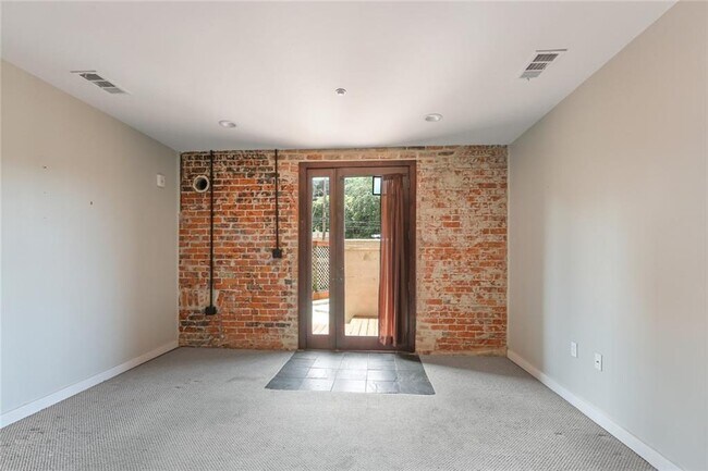 Building Photo - 709 Jackson Ave