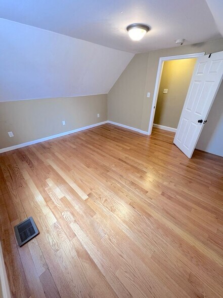 Building Photo - 848 Main St