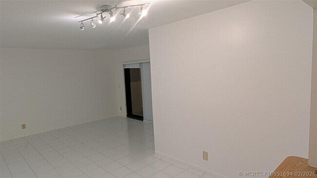 Building Photo - 2372 NW 39th Ave