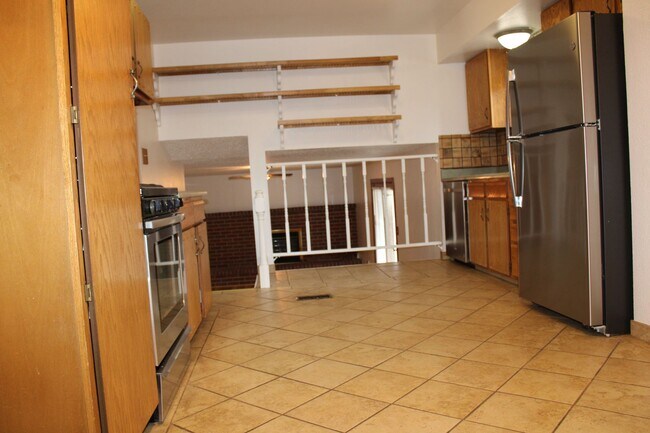 Building Photo - Move In Ready!!!