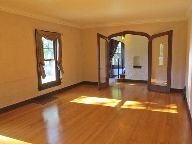 Building Photo - Four Bedroom Home in Milwood