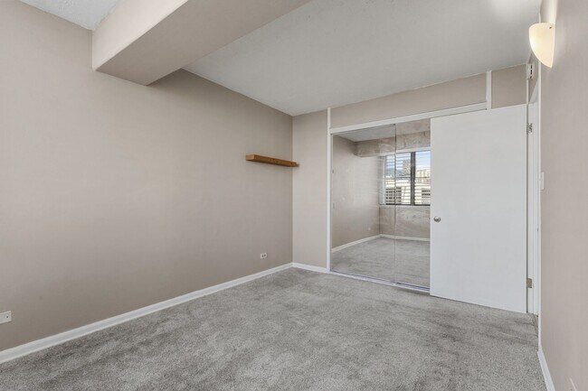 Building Photo - 818 S King St
