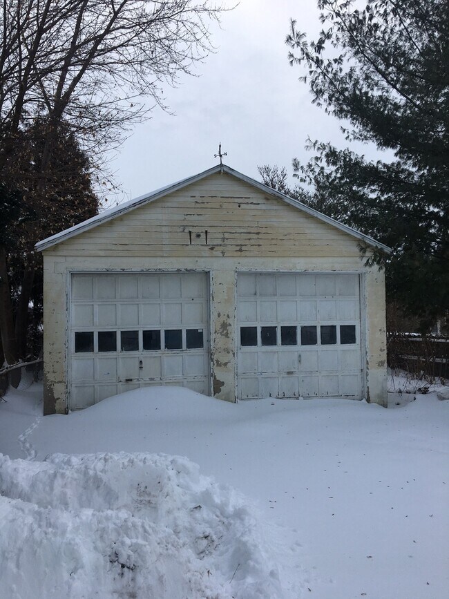Building Photo - 335 Willumae Dr