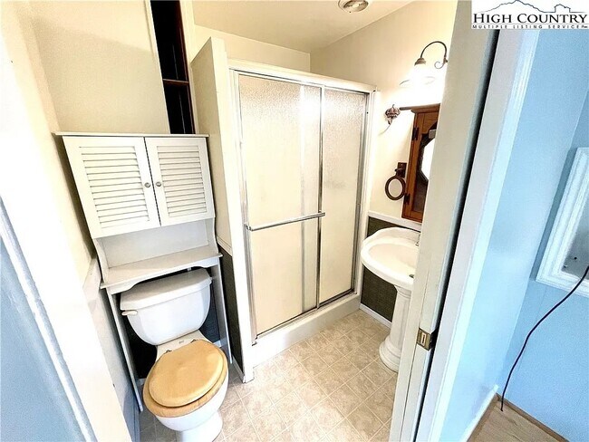 Building Photo - 252 Trillium Rd