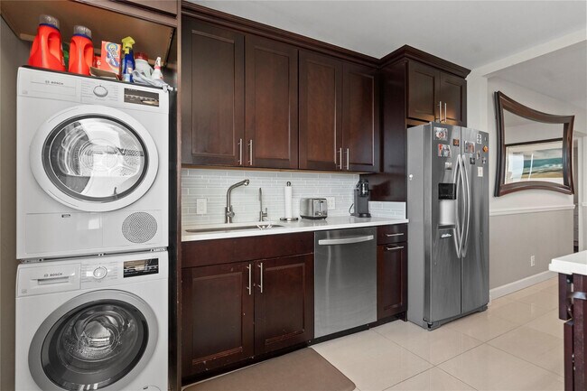 Building Photo - 5200 N Ocean Blvd