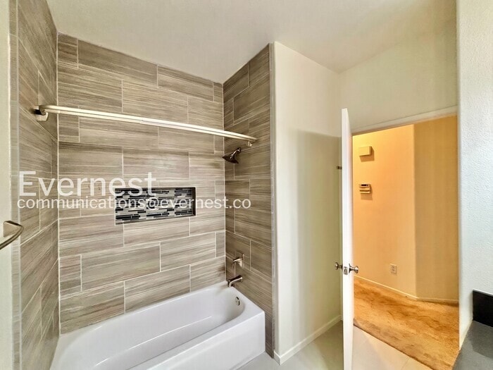 Building Photo - 10796 Sabre Hill Dr