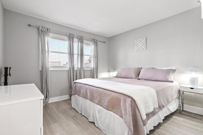 Building Photo - 1461 S Ocean Blvd