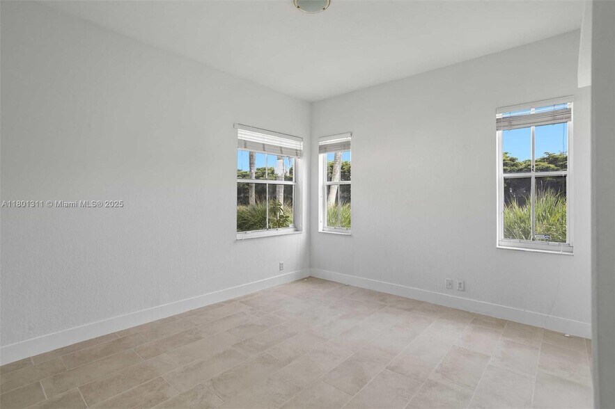 Building Photo - 1736 Aspen Ln