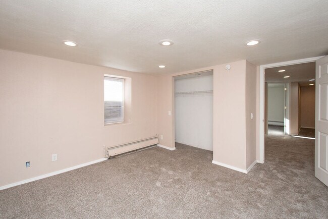 Building Photo - 206 5th Ave E