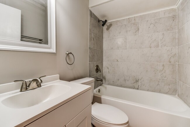 Building Photo - 4808 Court I