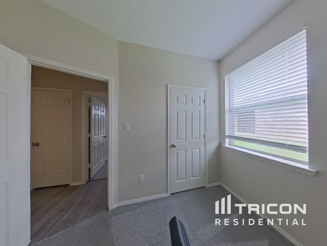 Building Photo - 6300 Downeast Dr