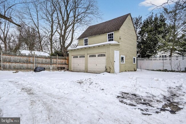 Building Photo - 127 7th Ave