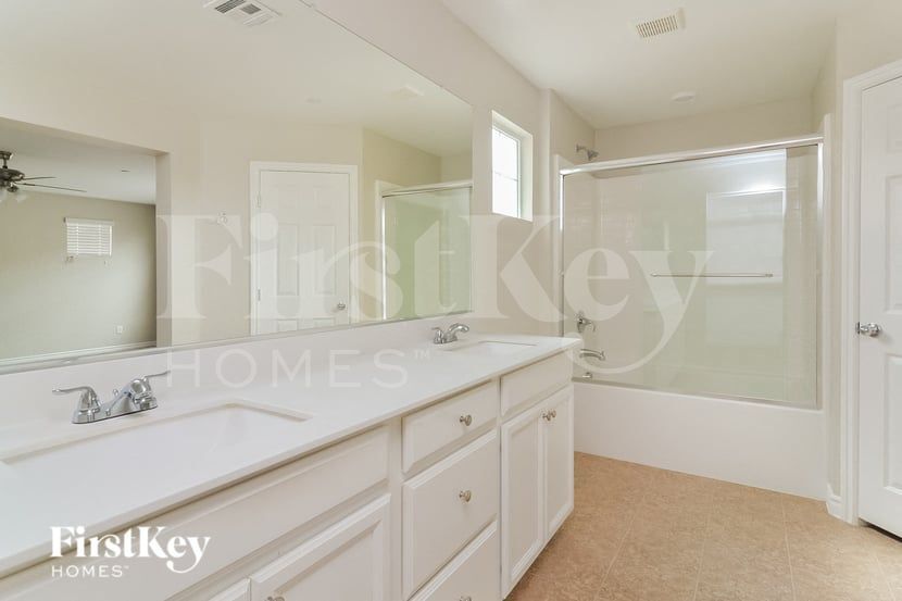 Building Photo - 803 N Water St