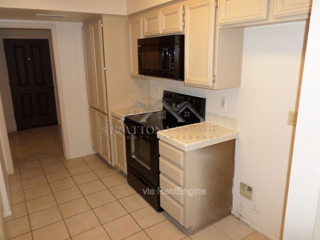 Building Photo - 6602 E Juniper Ave