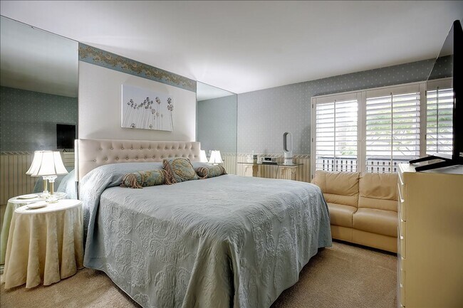 Building Photo - 438 Por La Mar Cir