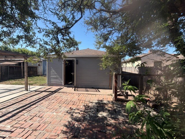 Building Photo - Stockton 2 Bedroom 1 Bathroom Home