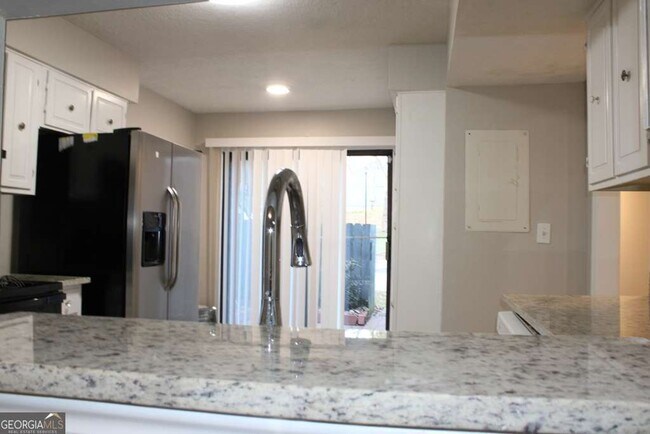 Building Photo - 1010 Mariners Ct