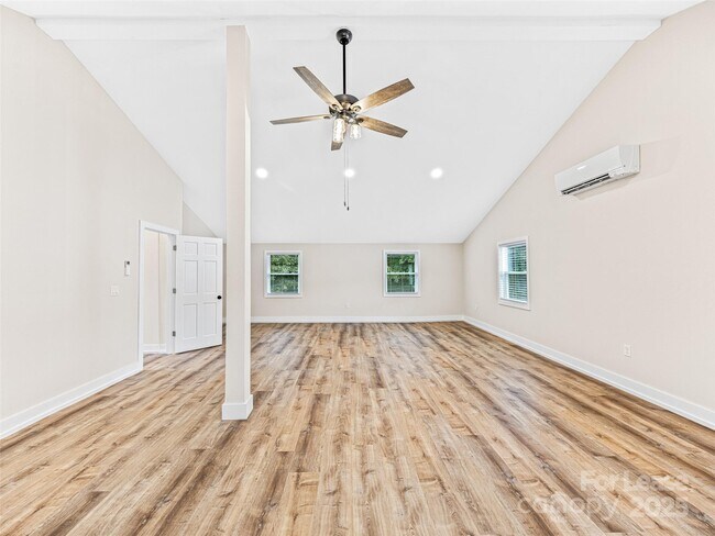 Building Photo - 42 Forsythe St