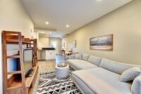 Building Photo - 621 Islington St