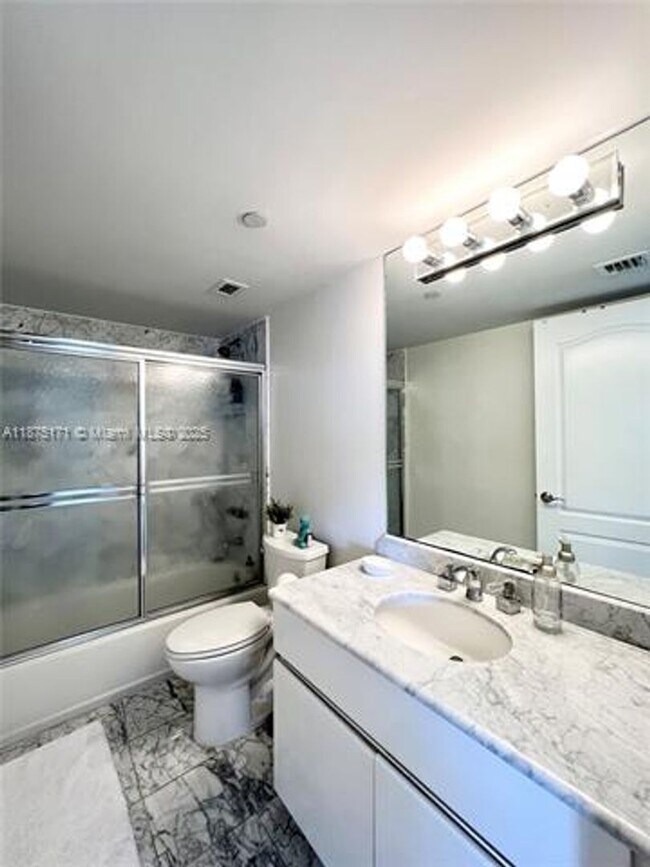 Building Photo - 5757 Collins Ave